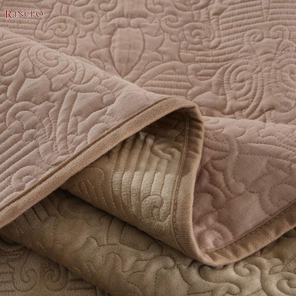 Warm bedding product soft fabric embroidery design on velvet quilt bedspread set