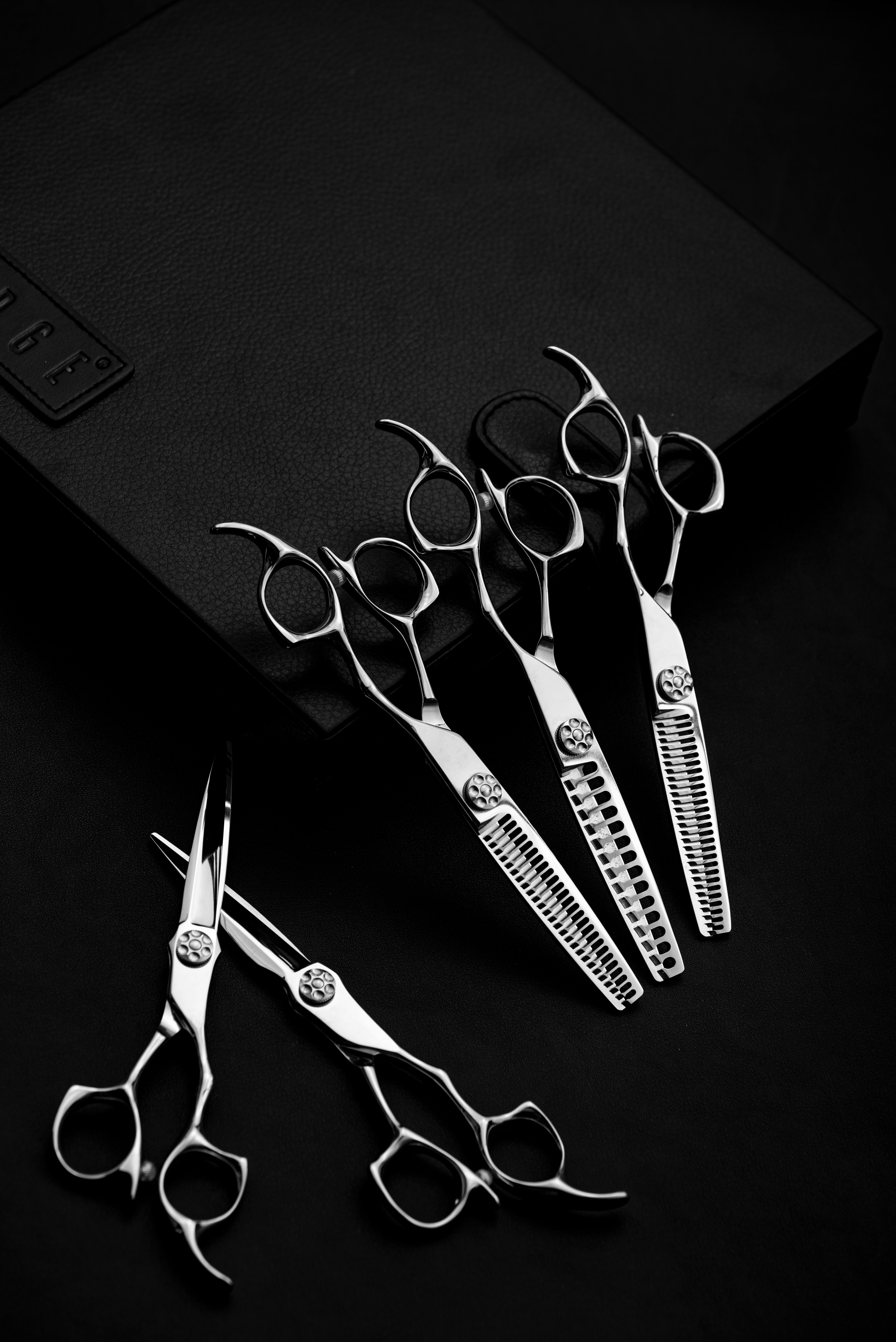 Japan 440C Hair Scissors 60-61HRC High Quality Barber Scissors 6 Inch Hair Cutting Thinning Scissor Professional Barber Shears