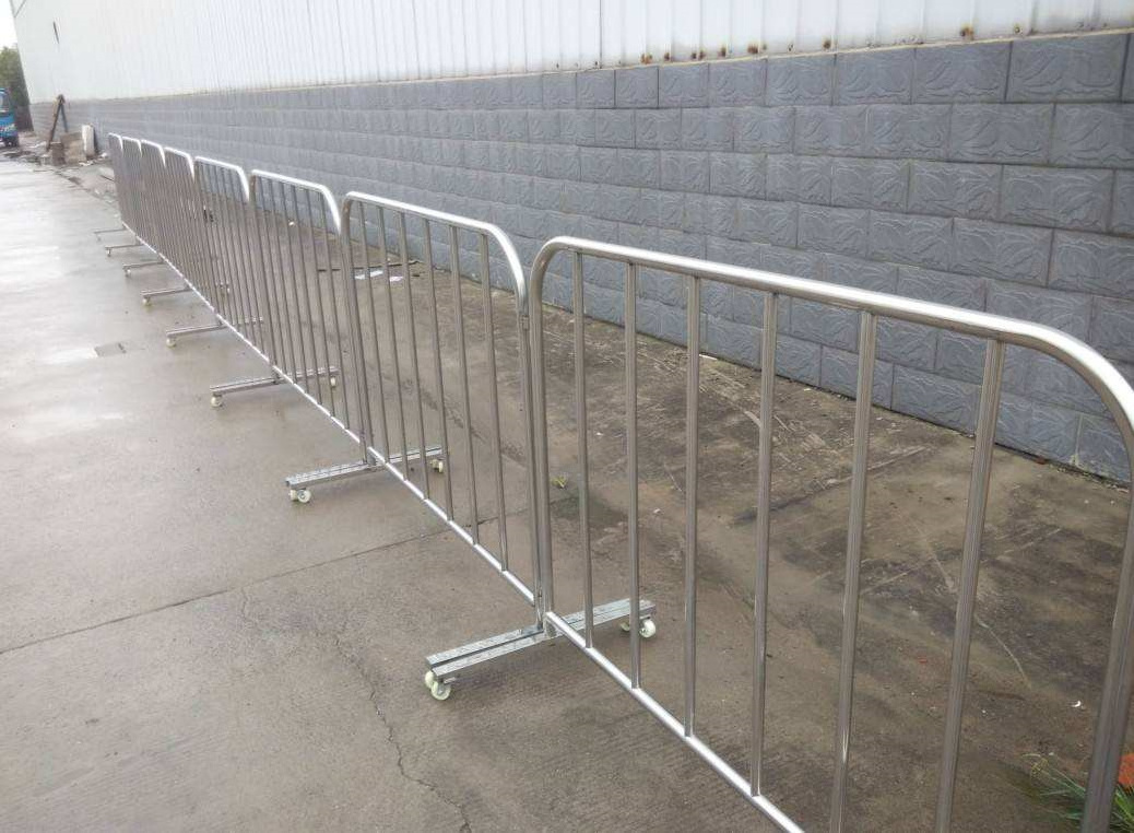 Customized 1.1*2.2m Easily Customized metal crowd control barrier / portable barricades / Temporary Fence