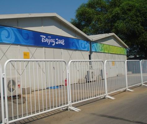 Customized 1.1*2.2m Easily Customized metal crowd control barrier / portable barricades / Temporary Fence