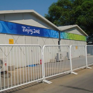 Customized 1.1*2.2m Easily Customized metal crowd control barrier / portable barricades / Temporary Fence