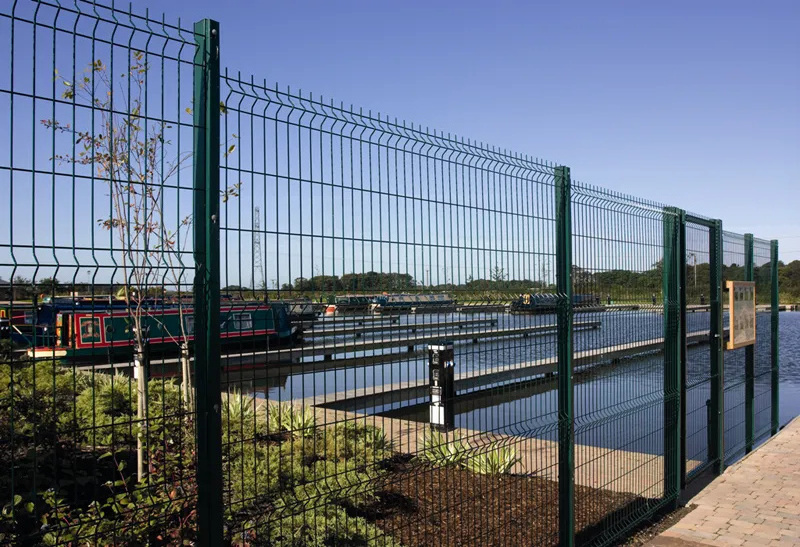 Galvanized welded bending 3d curved wire mesh fence Curved Outdoor Garden Fence For Sale