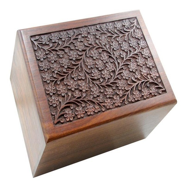 Traditional wooden urns European style cremation urn Memorial wood coffin wooden urns for ashes