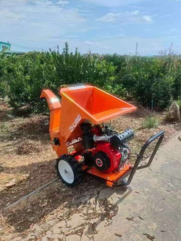 Coconut shell crusher Removable diesel-powered branch shredder Small Wood Chipper Machine Price From Factory