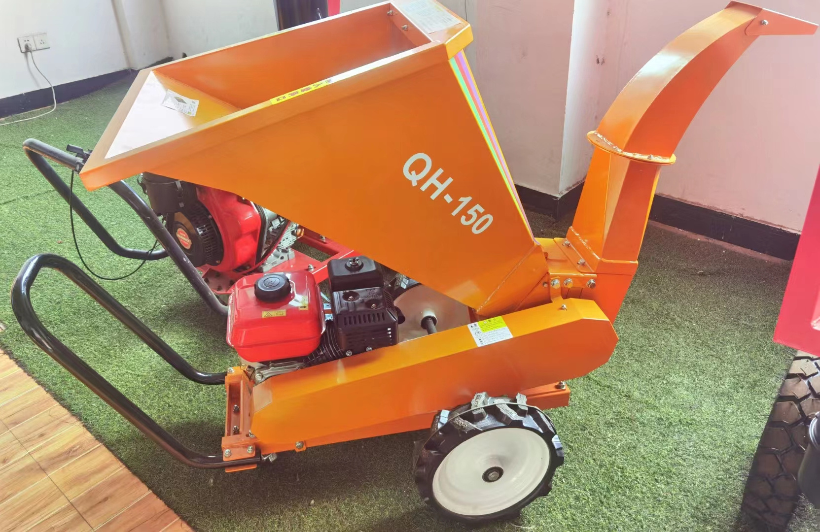 Coconut shell crusher Removable diesel-powered branch shredder Small Wood Chipper Machine Price From Factory