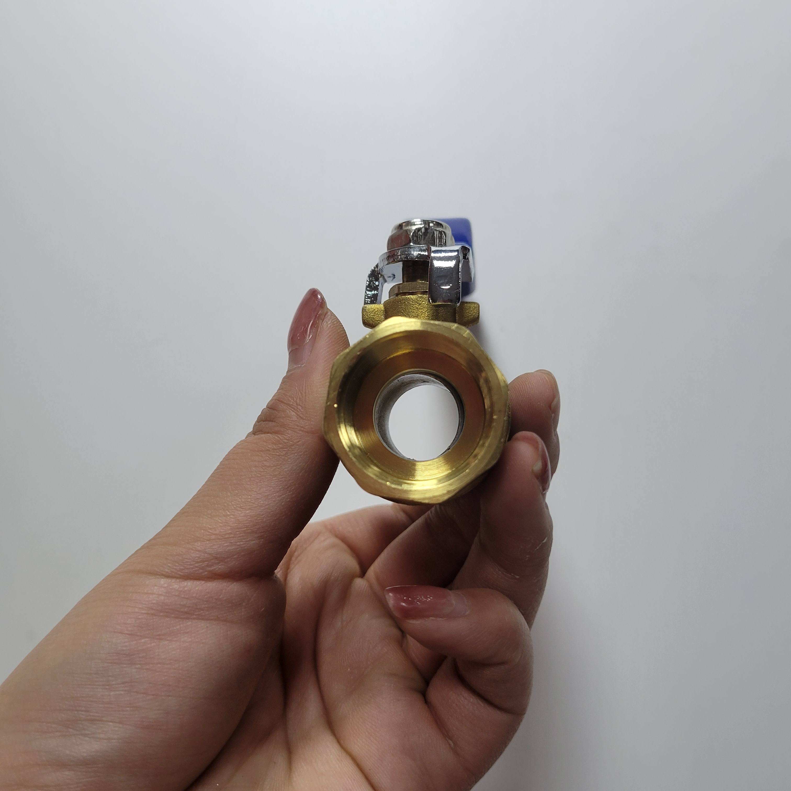 Full Port Brass Ball Valve, 1 Inch Female Threaded NPT Ball Valve with 1/4 Turn Blue Handle, 600 WOG Brass Ball Valve