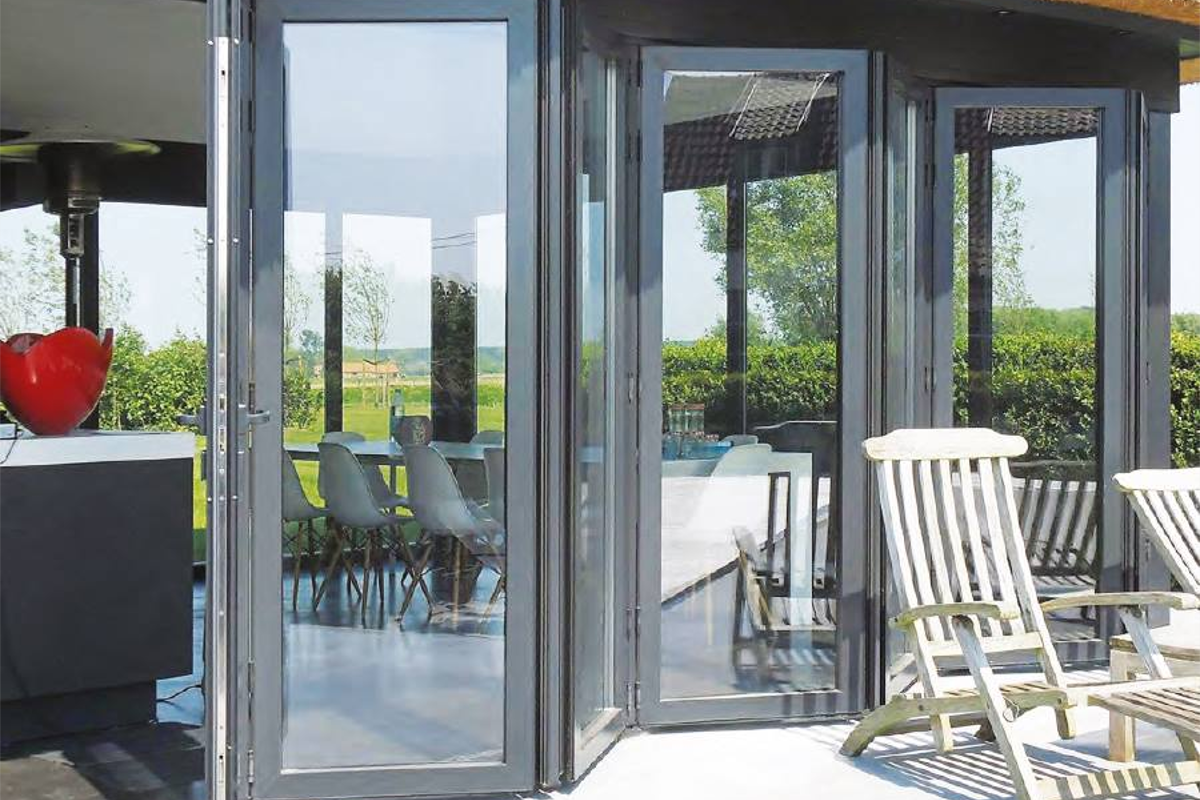 Hot Sale Australia Modern Aluminium Profile Black Folding Hardware Double Insulated Glass Bi- Folding  Door