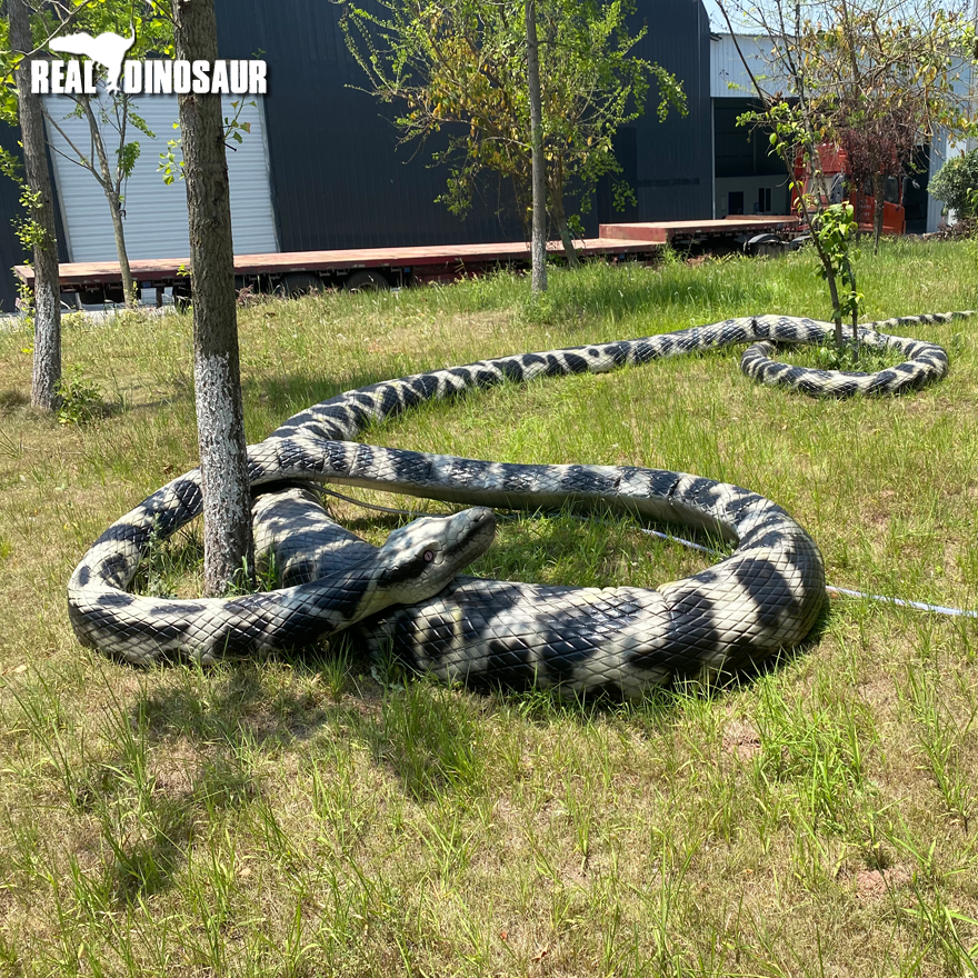 Realistic Animatronic Model Giant Anaconda Spray Water Snake