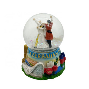 Personalized Custom Resin Water Globe Crafts Desktop Decoration Azerbaijan Souvenir Gifts Dancing Couple Snow Globe Manufacturer