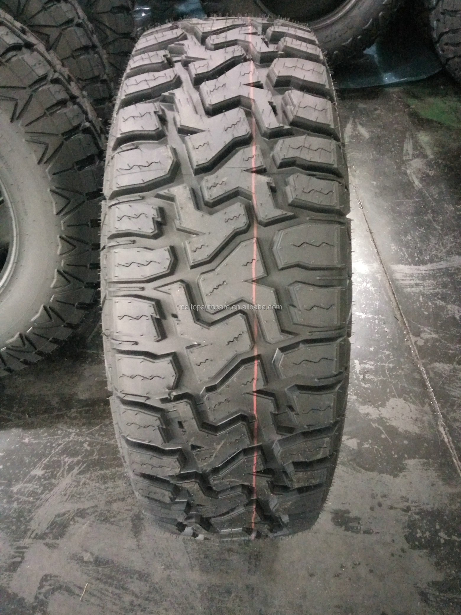 mud tires 33 x 12.50 x 16.5