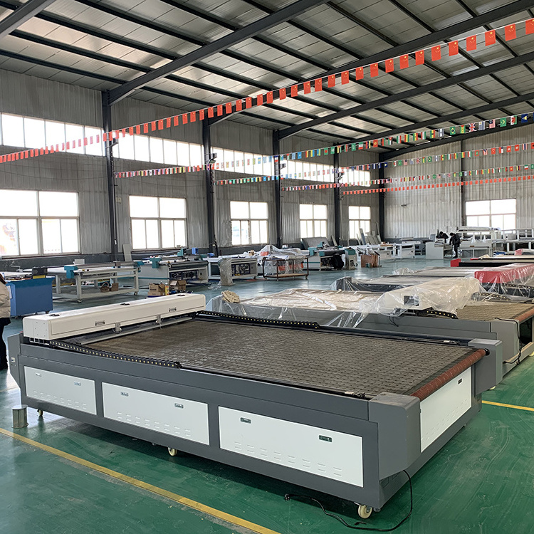 1600*1000MM CNC Automatic Feeding Knitted Fabric Laser Cutting Machine