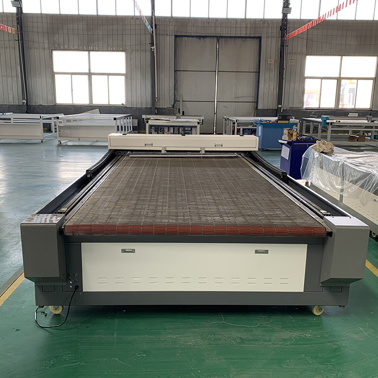 1600*1000MM CNC Automatic Feeding Knitted Fabric Laser Cutting Machine