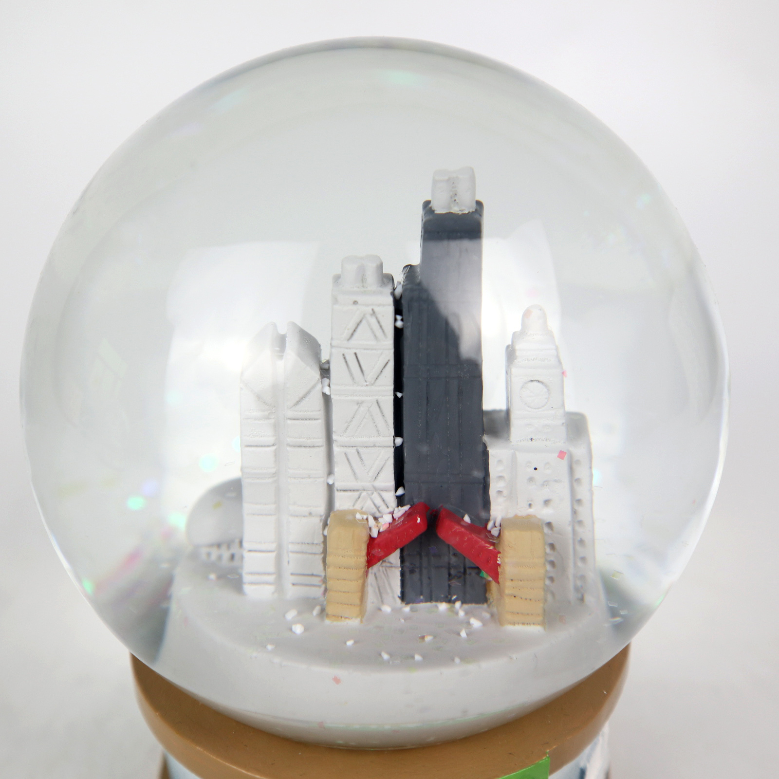 Luxury Resin Crafts Christmas Snow Globe Music Box Custom Water Snow Globe