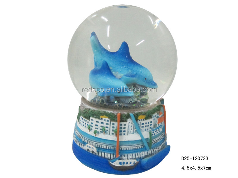 Good Quality Cheap Price Resin Undersea World Glass Globe Snow Globe For Gifts