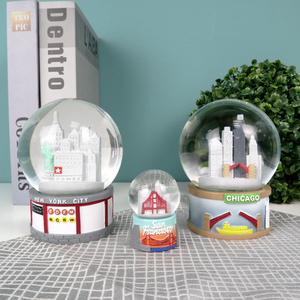 Luxury Resin Crafts Christmas Snow Globe Music Box Custom Water Snow Globe