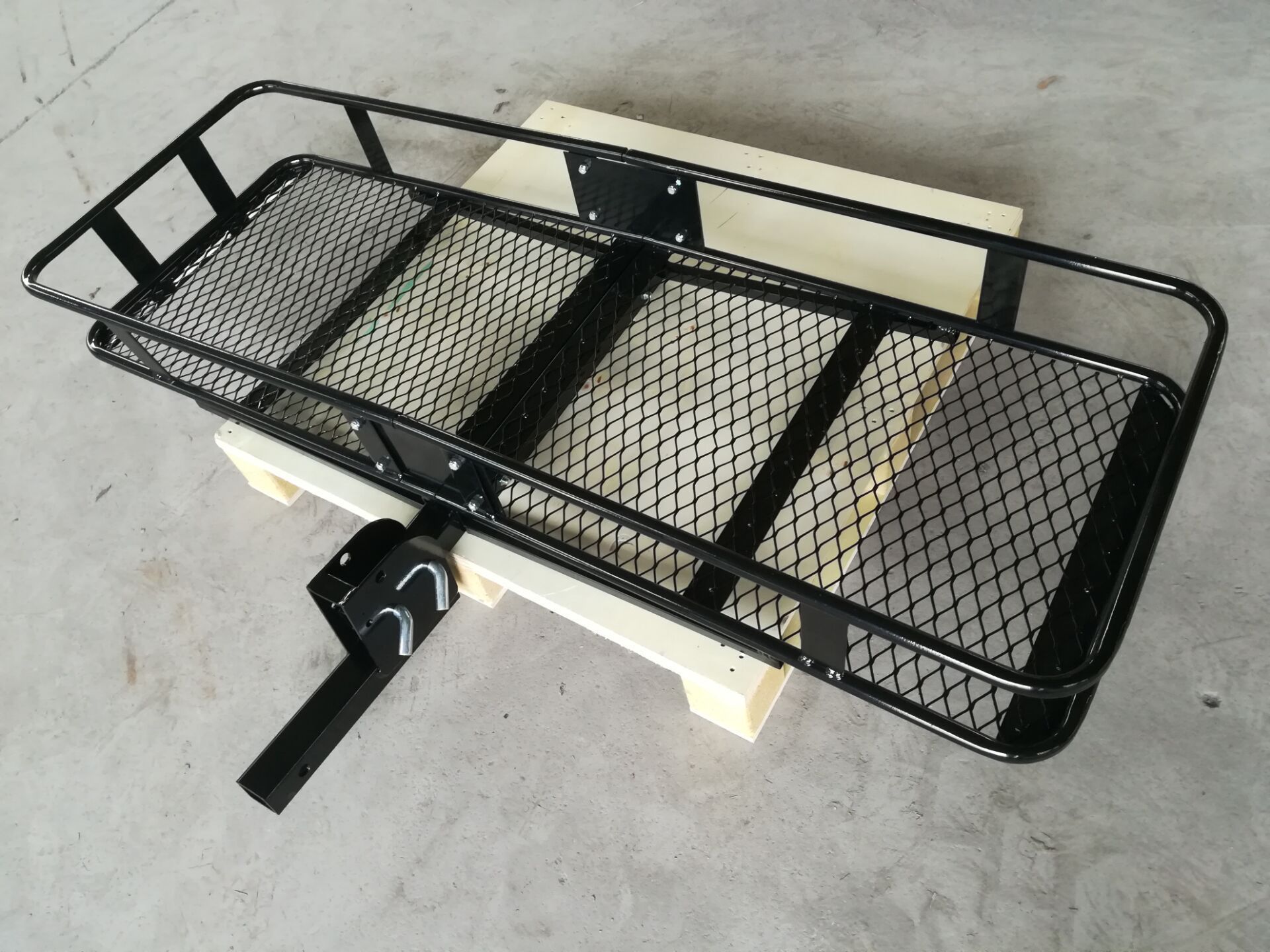 Wholesale hitch cargo carrier box hitch basket carrier heavy duty swing away hitch mounted cargo carrier