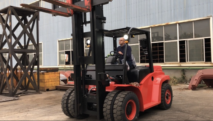 REDLIFT 7ton forklift with Diesel power Chinese heavy forklift with capacity 7000kg great power