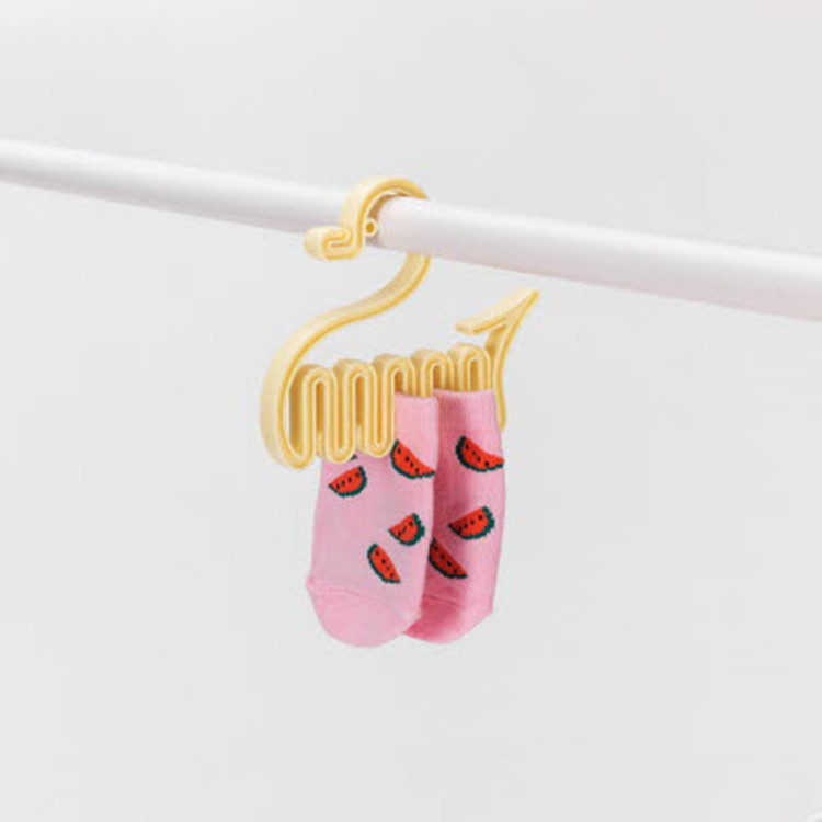 Cute baby socks dedicated clothes hanger multi-clip drying socks artifact home clip cool baby clothes bib