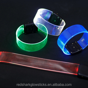 The latest magnetic glow-emitting bracelet LED magnetic bracelet LED luminous wristband adjustable bracelet to light up the part