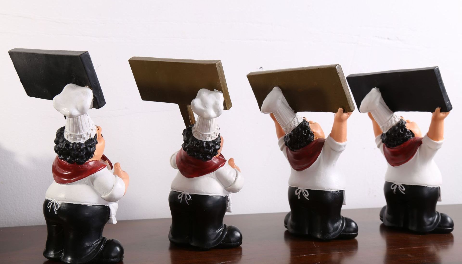 Factory Welcome chef Restaurant Decoration Resin Cook Sculpture with Welcome Sign Board Plaque Chef Man Figurine Statue