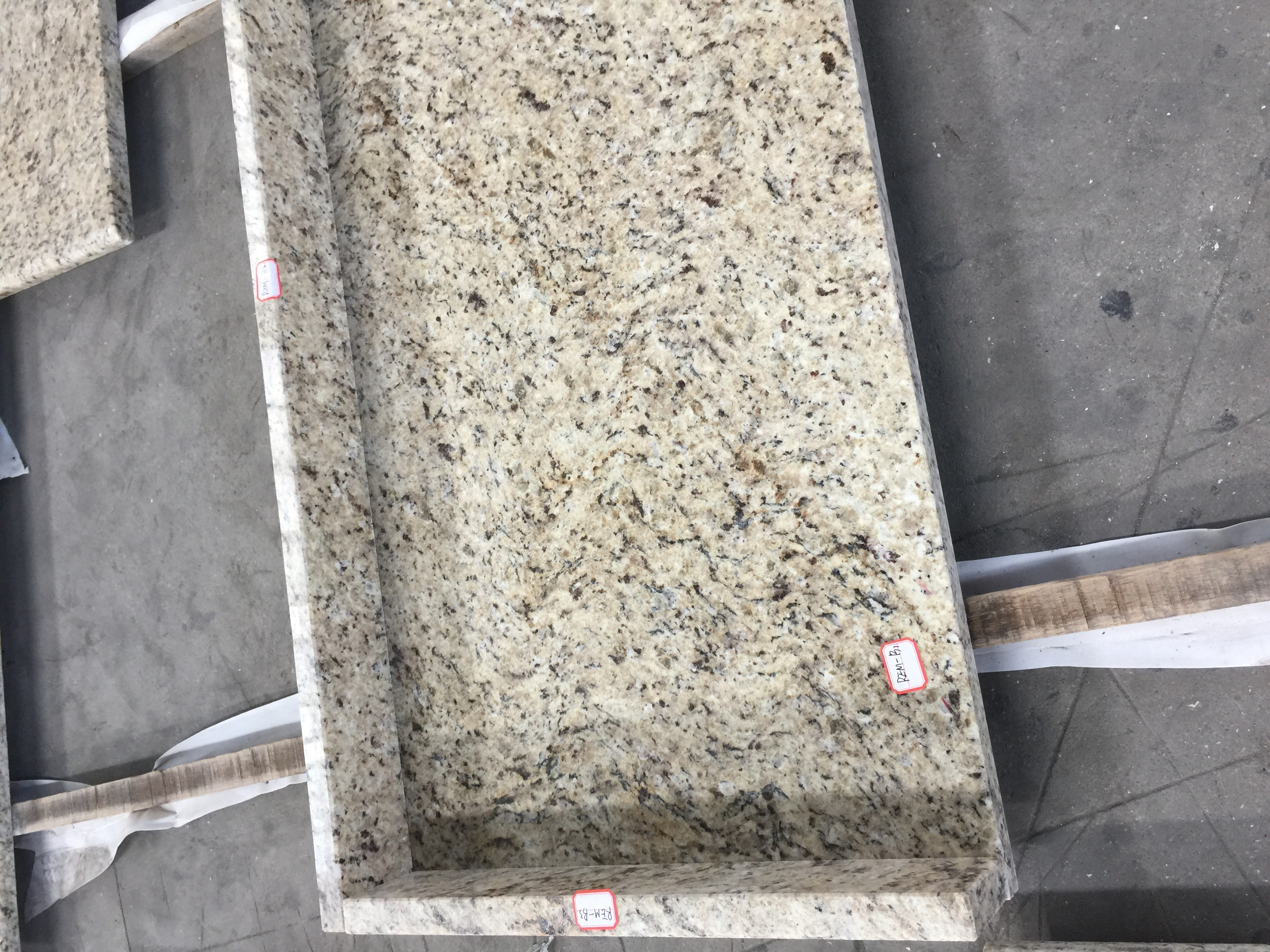 Natural Giallo Ornamental Vitoria Yellow Granite Slab tile Price Small Slab wall building cladding stone tiles