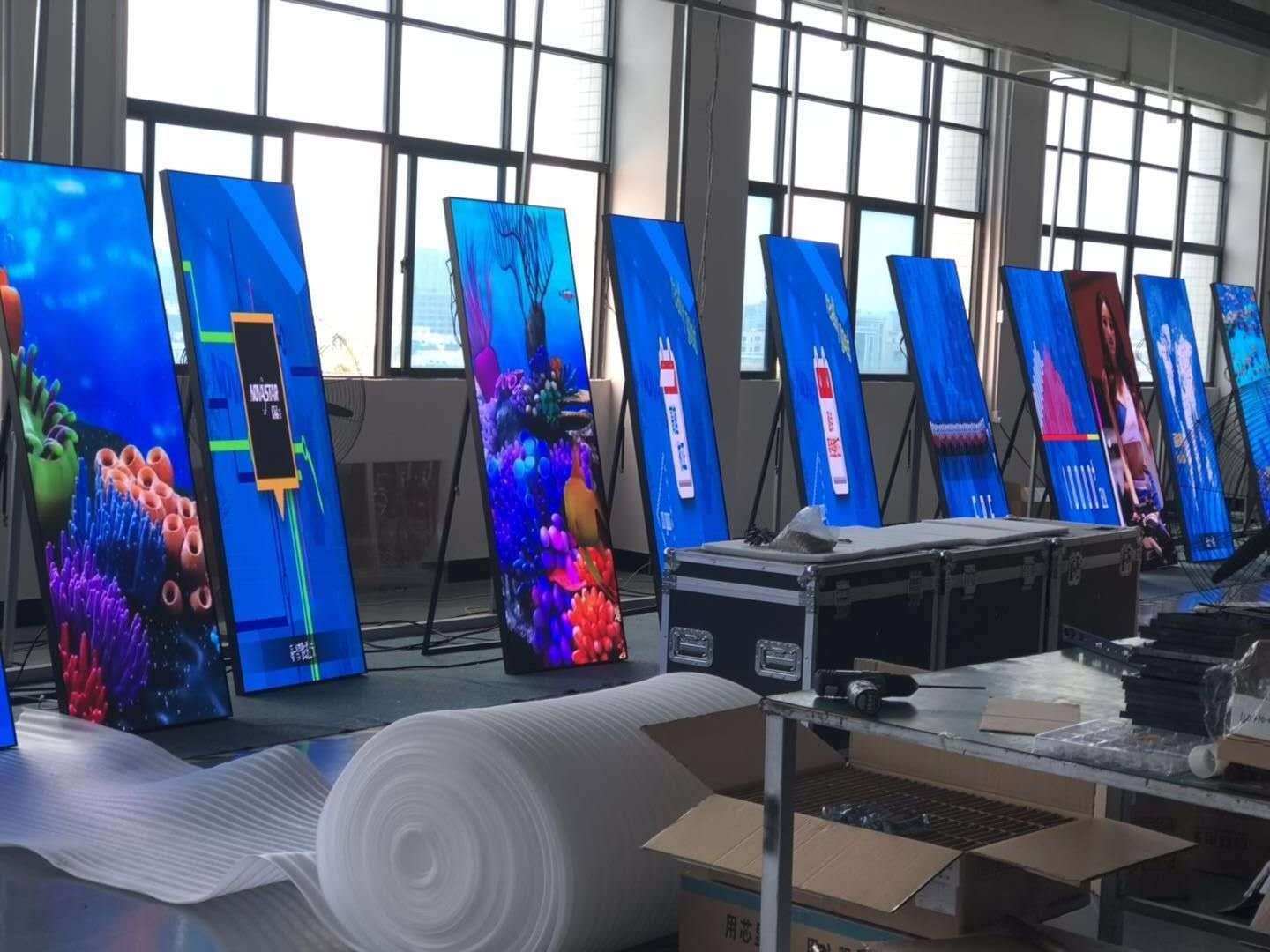 Small Pitch Portable Digital Signage P2 P2.5 P3 Indoor Poster Mini LED Display Screen Poster LED Screen Mirror Portable Screen