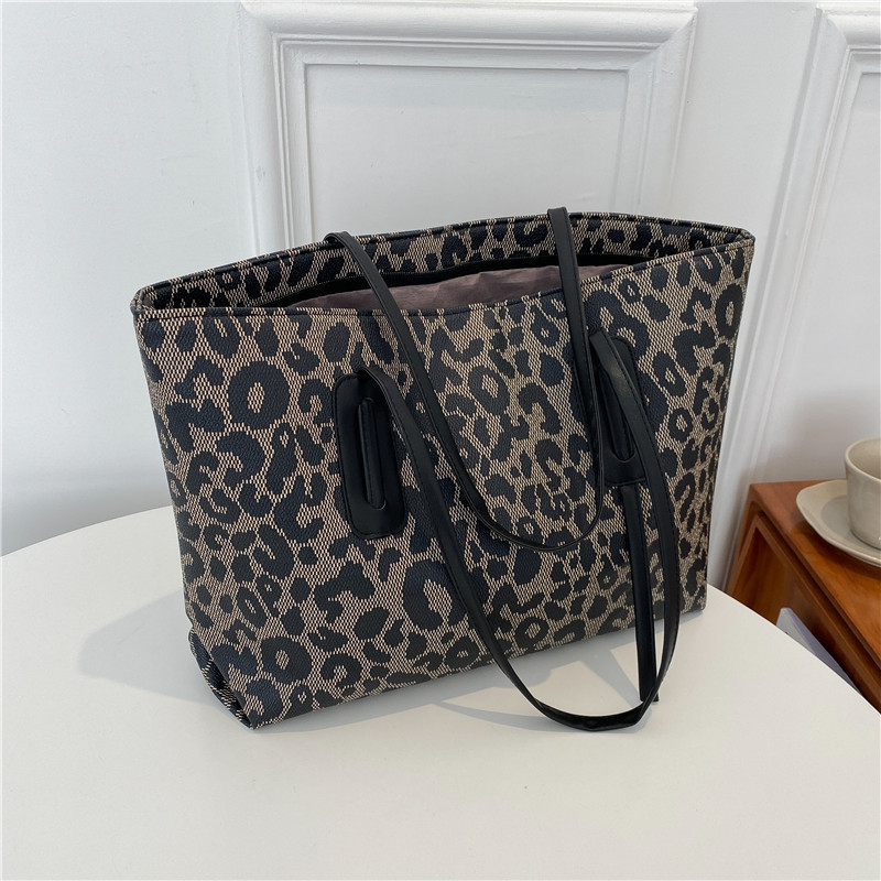 Fashion Leopard Print Portable Shoulder Underarm Tote Bag Trendy 2022 Handbags Wholesale Designer Inspired