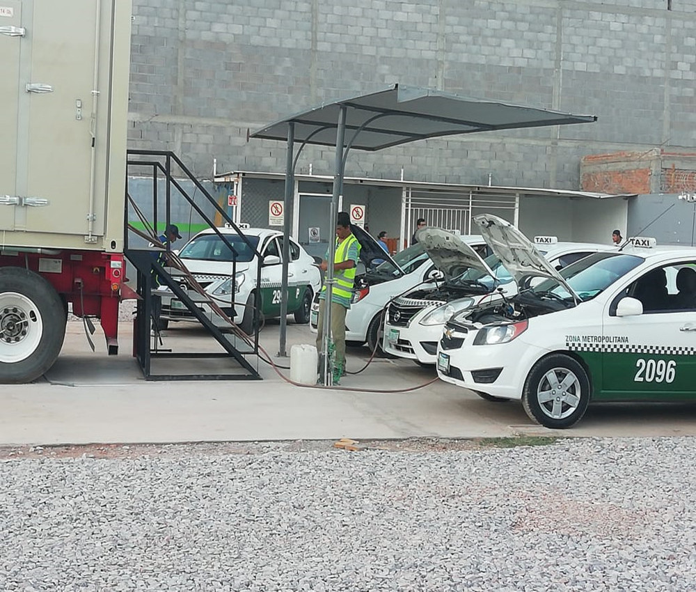 Integrated CNG mobile daughter refilling station with compressor and dispenser