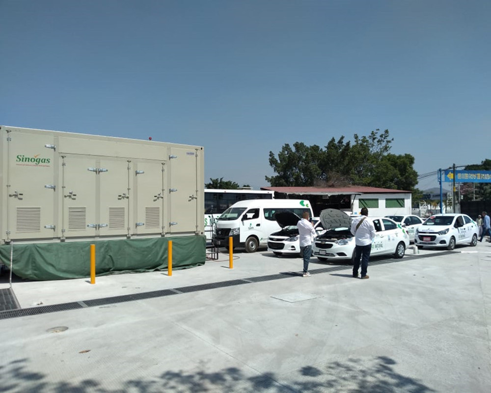 Integrated CNG mobile daughter refilling station with compressor and dispenser