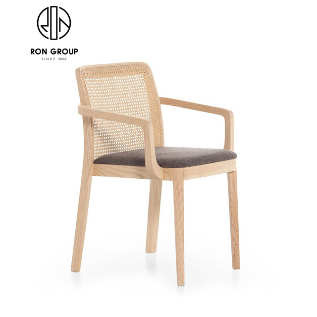 Wholesale Cheap Price OEM Cafe Shop Outdoor Furniture Solid Wood Leg Fabric Cushion Restaurant Dining Chair with Rattan Backrest