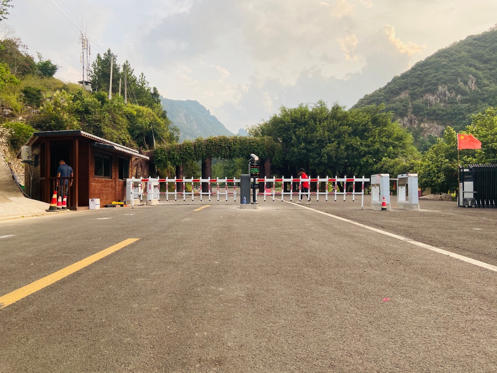 Manual parking security barrier gates for parking lot