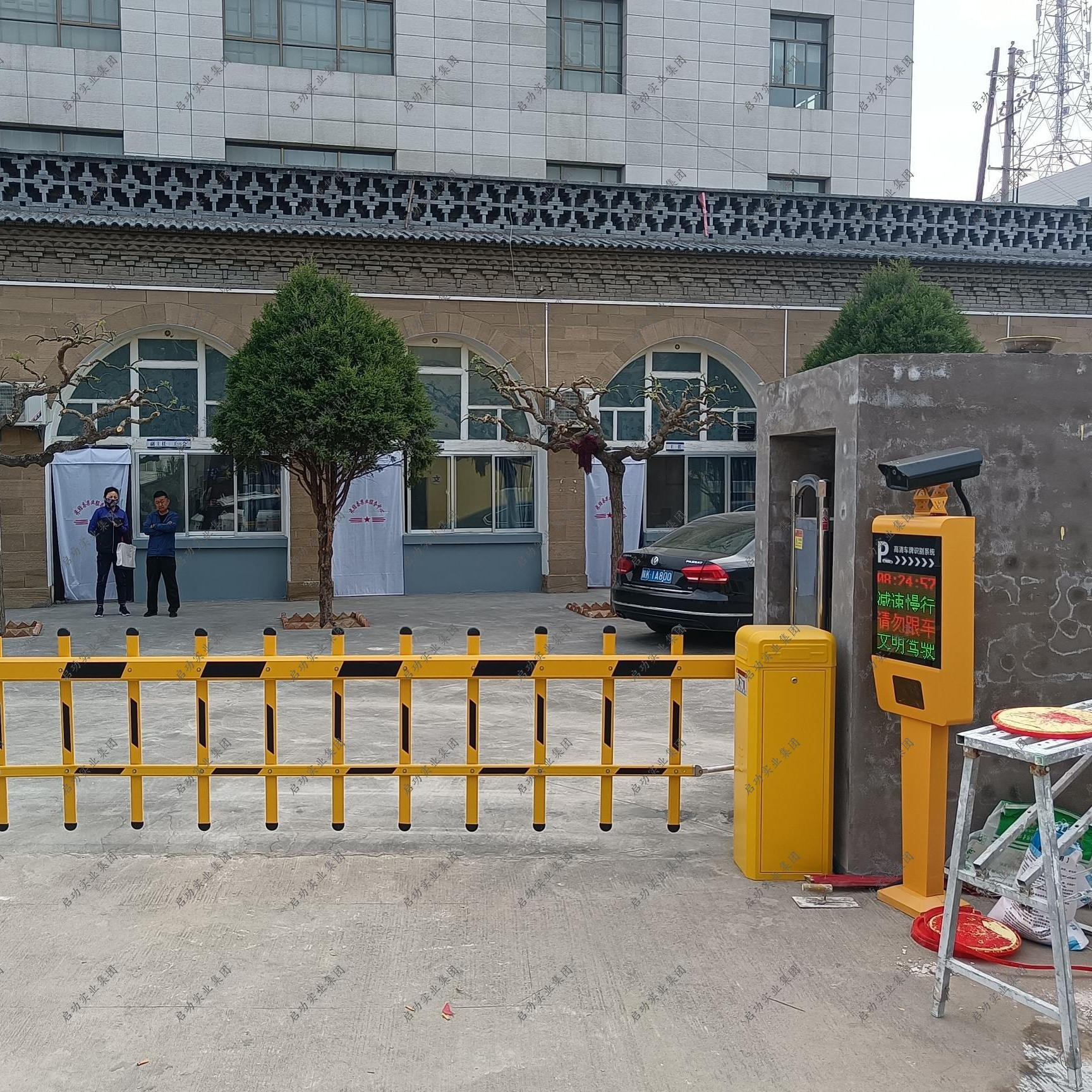 Manual parking security barrier gates for parking lot