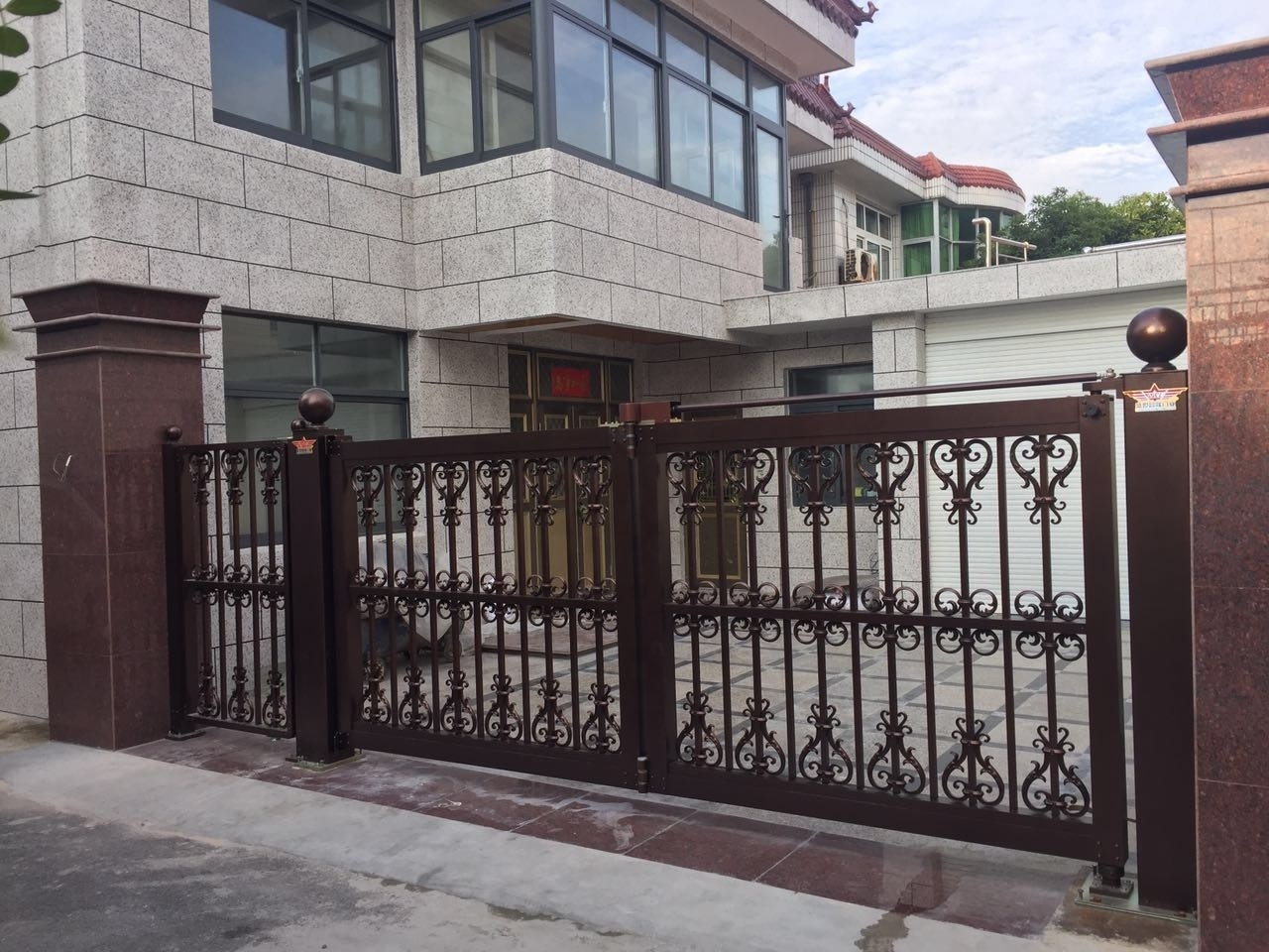 Automatic main entrance gate designs swing gate with high quality