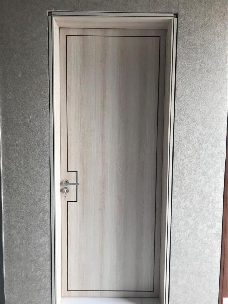 White lacquer stained single interior swing door