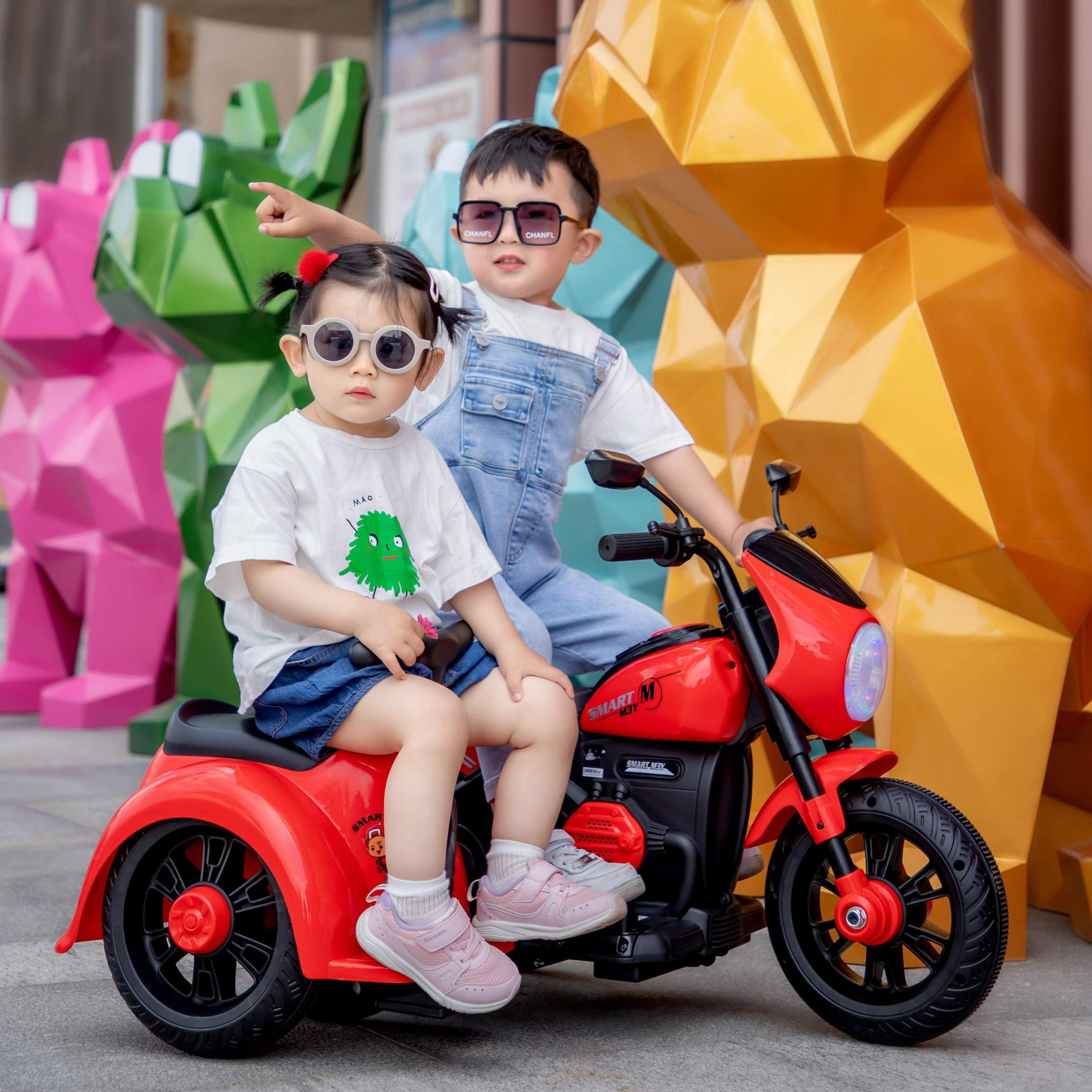 Safe and durable two seater electric motorcycle for children sold 12v battery driven car 3-12 years old