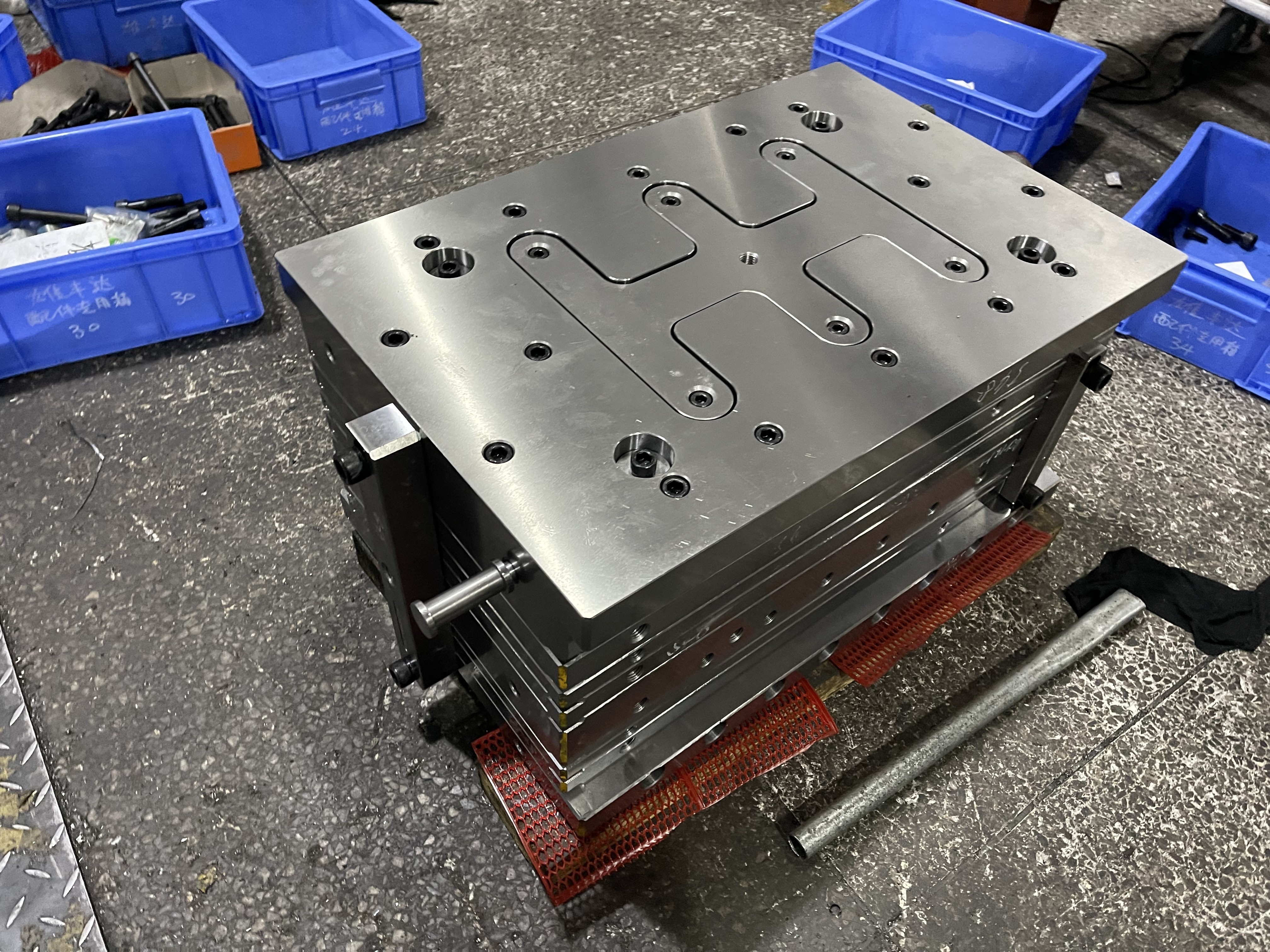 Customized  YASDA High-end CNC Machined Plastic Injection Mould Base S50C 4Cr13H Multicavity Mold Base According to Drawings