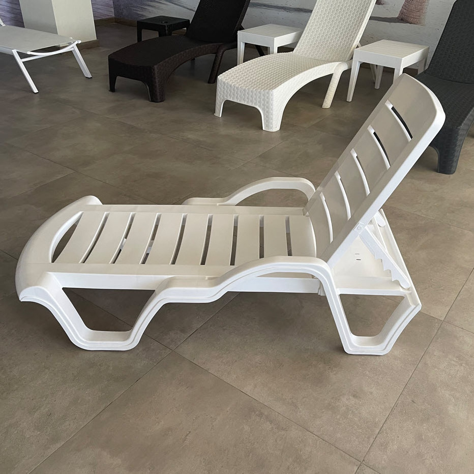 Plastic Sun Lounger with Arms for Hotel and Garden Outdoor Sun Loungers Beach Swimming Pool Sunbed Plastic