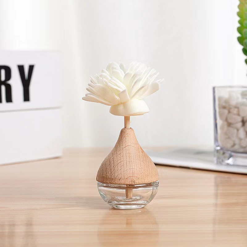 Wholesale Wood Car Aroma Diffuser 8ml 10ml Car Perfume Bottle With Wood Cap And Sola Flower