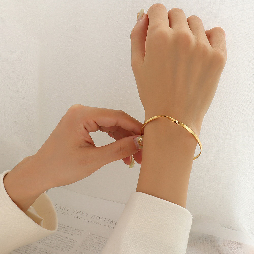 Minimalist Fashion Jewelry Open Adjustable 18K Gold Plated Bangle Stainless Steel Twisted Cuff Bangle Bracelet