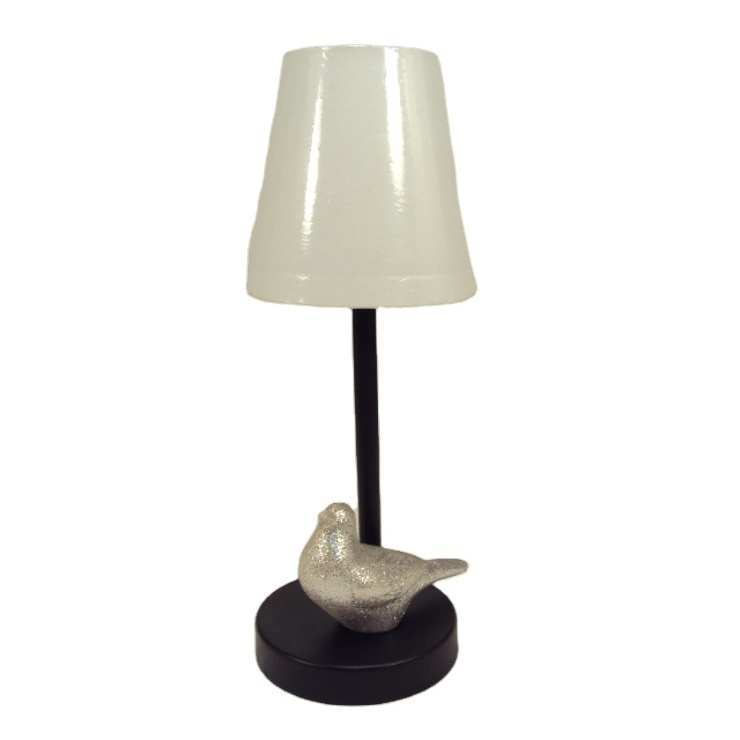 Silver Glossy Sparky Metal Casted Aluminum Bird with Black Coated Metal Decorative Designer Premium Quality Table Lamp