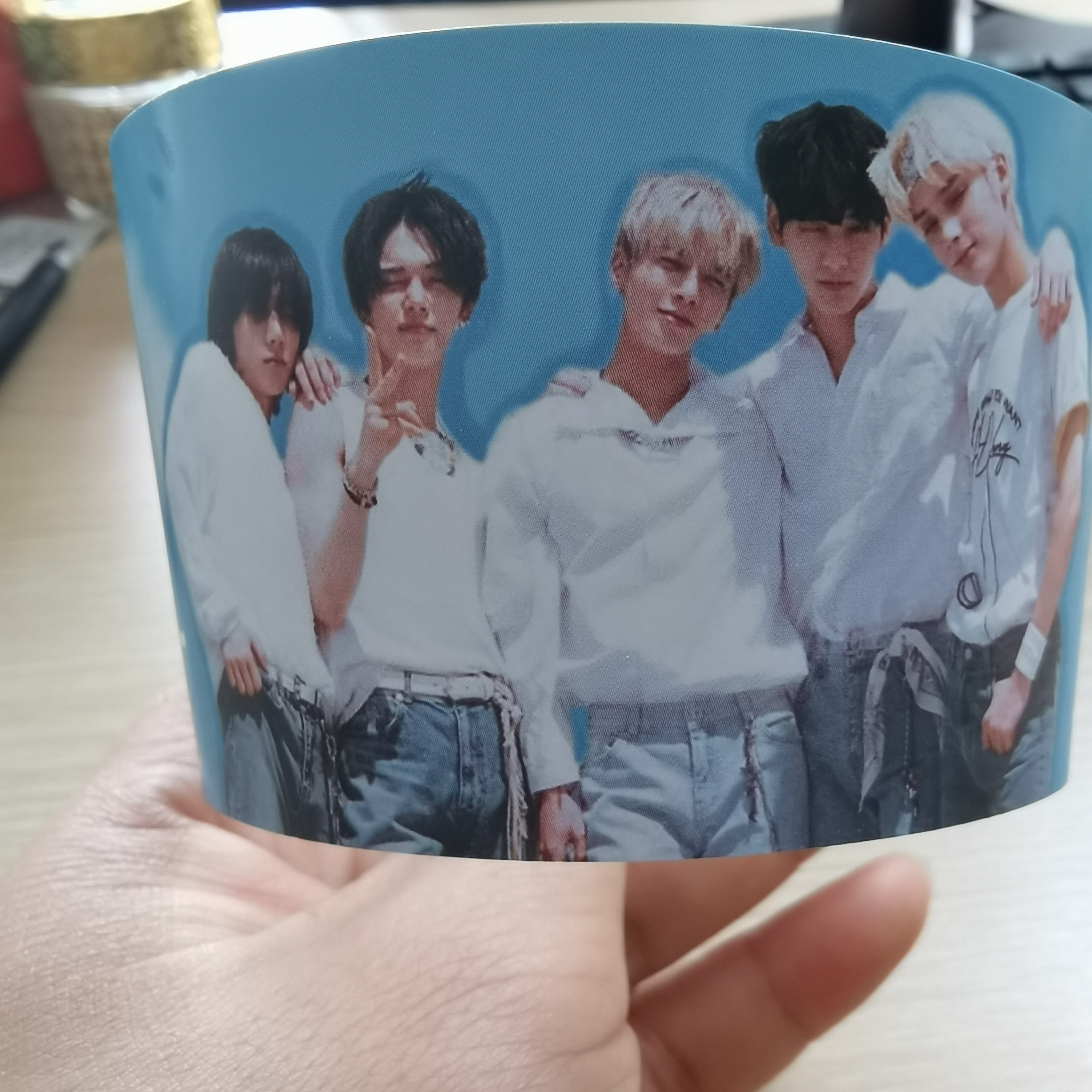 Wholesale hot paper cup sleeve  kpop event custom design paper coffee cupsleeve with foil glitter reflective logo