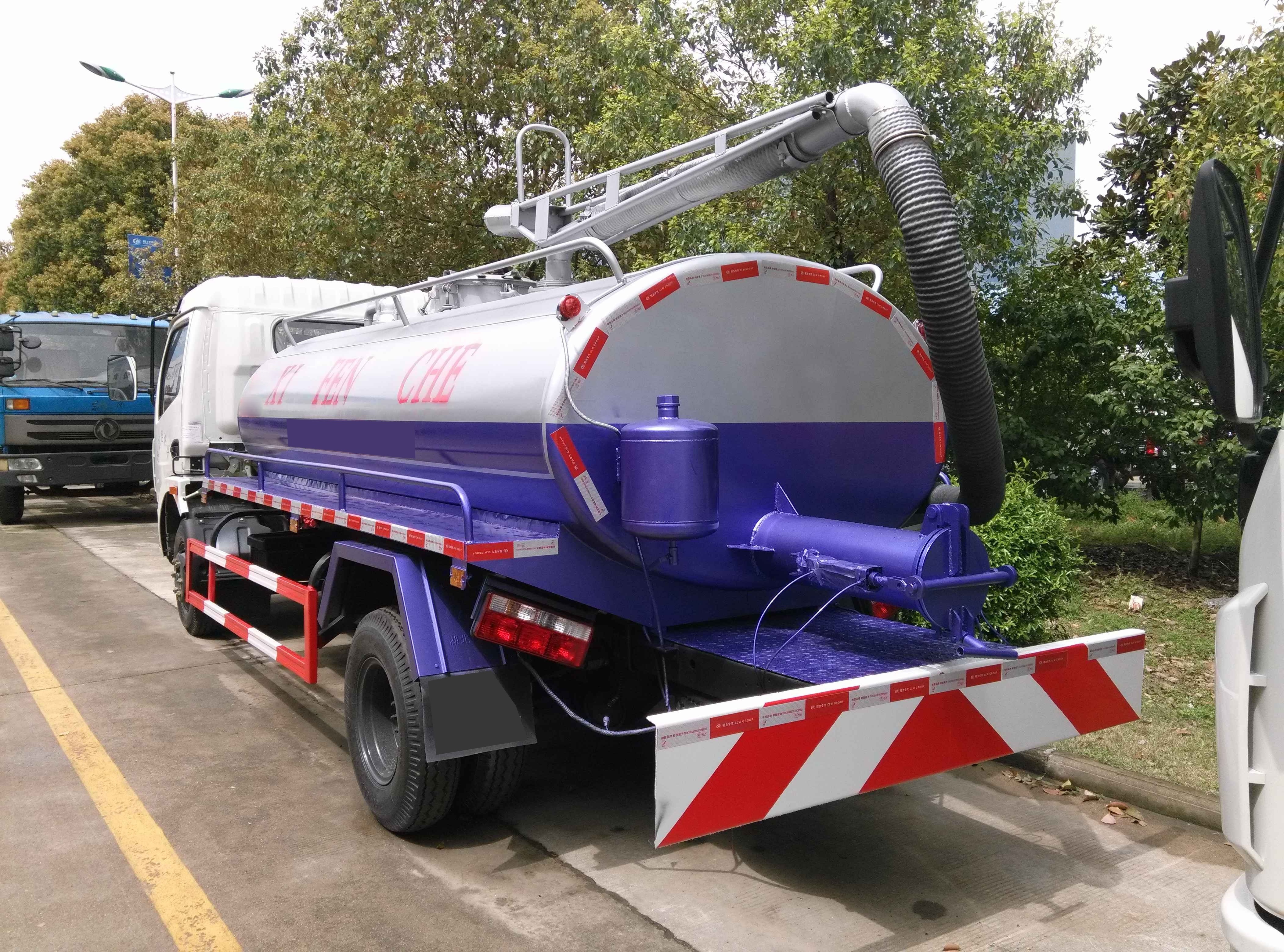 Mini Vacuum Sewage Suction Truck 6CBM Vacuum Septic Tank Truck 6 CBM Extractor De Alcantarillas Manual Euro 4 Diesel 110 Kw