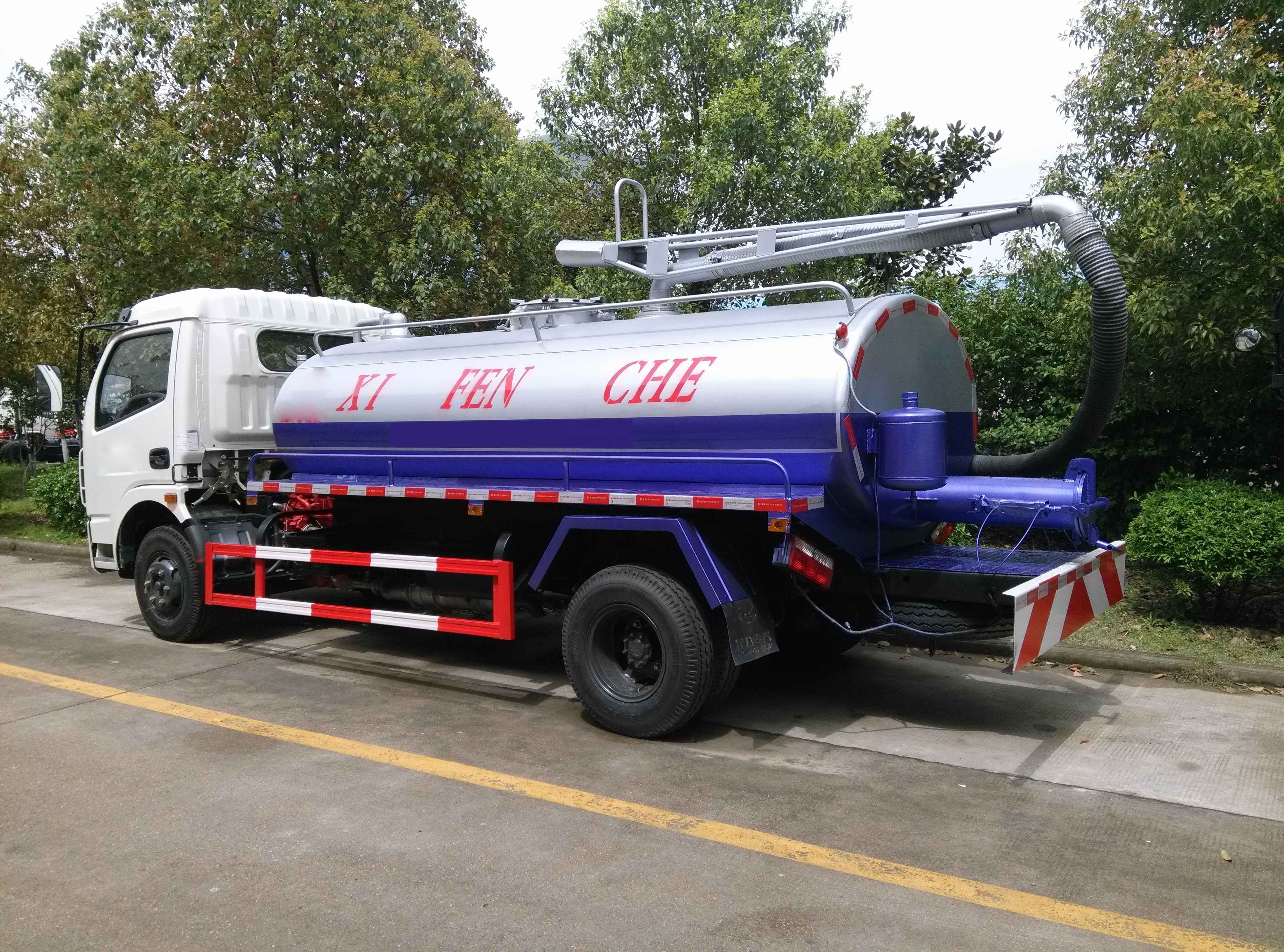 Mini Vacuum Sewage Suction Truck 6CBM Vacuum Septic Tank Truck 6 CBM Extractor De Alcantarillas Manual Euro 4 Diesel 110 Kw