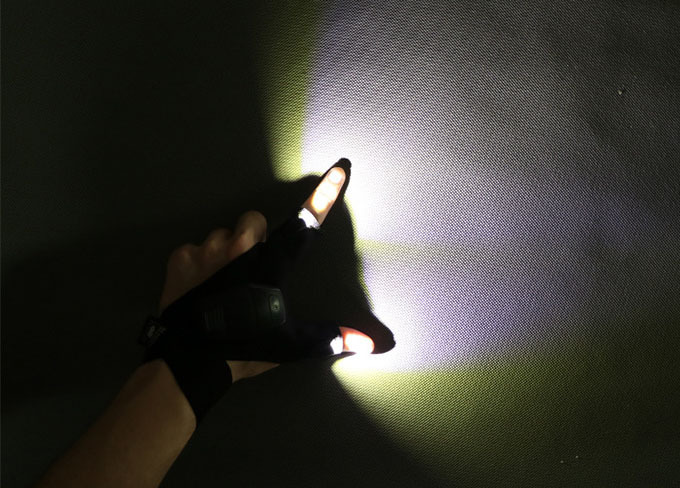 Hardware Worker Use Fingerless Magic Strap 2*AA Battery Led Glove Flashlight with LED Light