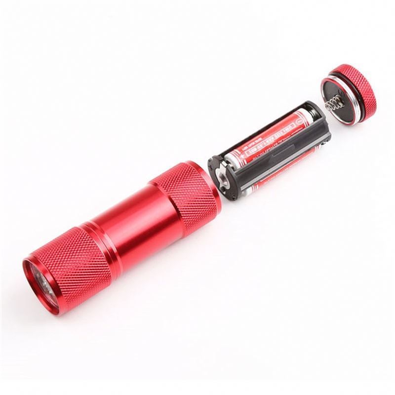 Factory Direct Sales Wholesale Price Flashlight Xhp70