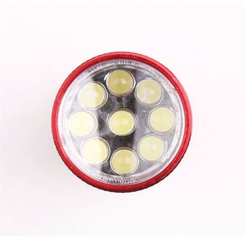 Factory Direct Sales Wholesale Price Flashlight Xhp70