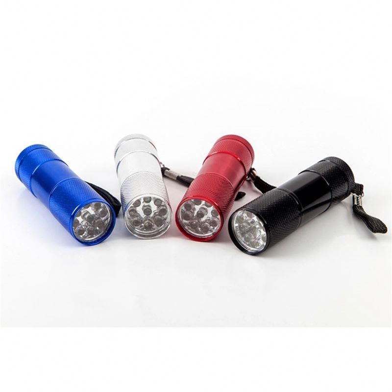 Factory Direct Sales Wholesale Price Flashlight Xhp70