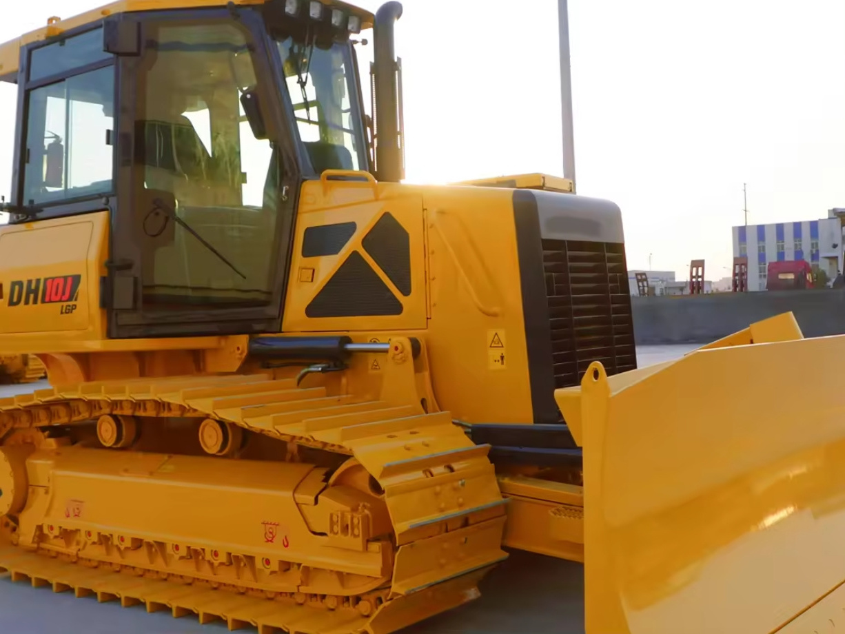 Factory price earthmoving machinery  9.5ton small bulldozer DH10-C2 LGP crawler dullozer hot selling