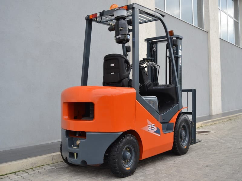 China Top Brand 2.5T Diesel Forklift CPCD25 with Powerful Engine