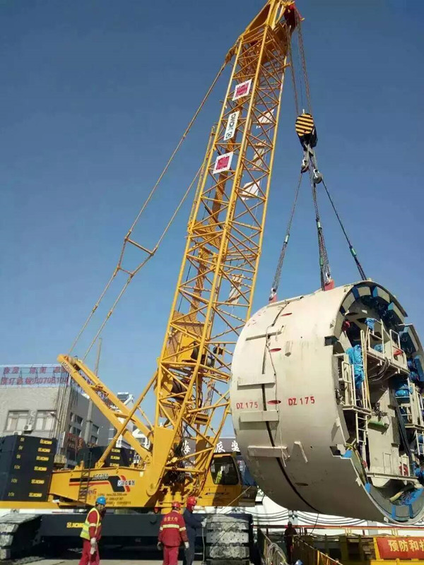 Foldable Arm Hydraulic Crawler Crane XGC300 Truck Crane With 96m Hoist Capacity